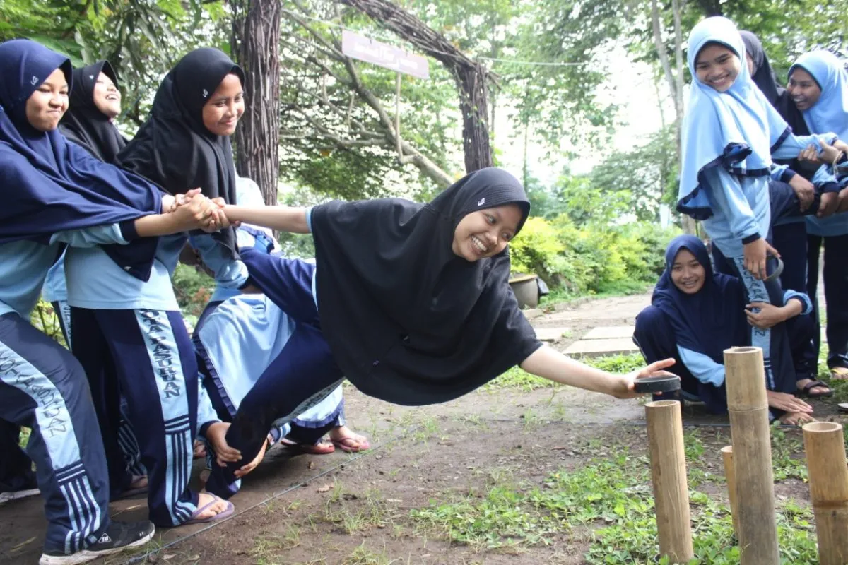 Membangun Pribadi Hebat: Kekuatan Pendidikan Karakter di Rumah dan Lingkungan