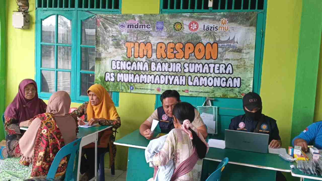 Ratusan Warga Penyintas Banjir Langkat Manfaatkan Pelayanan Medis MDMC Jatim