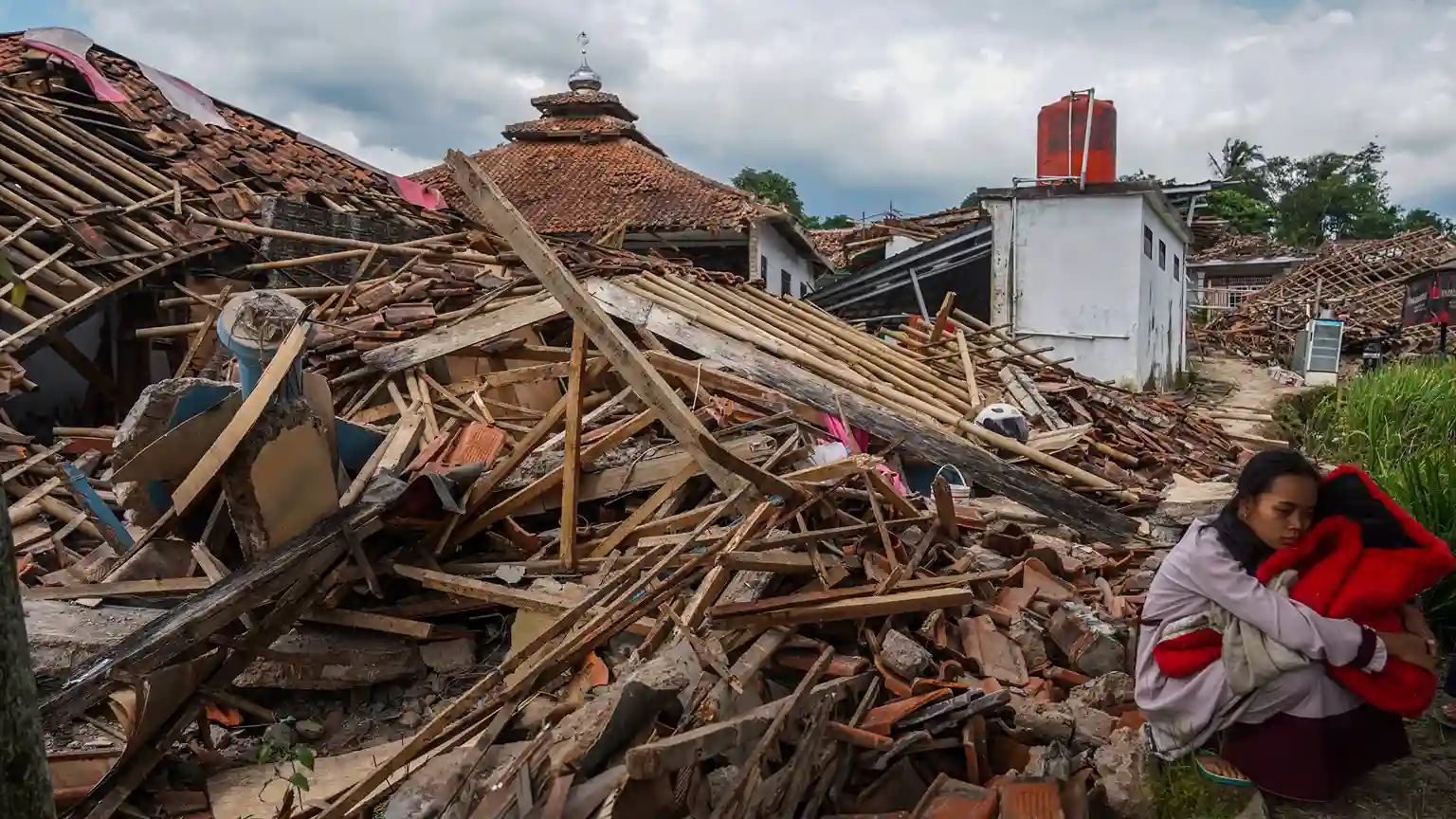 Kehidupan Dunia ini Semu, Kebahagiaan dan Kesedihannya Juga Semu