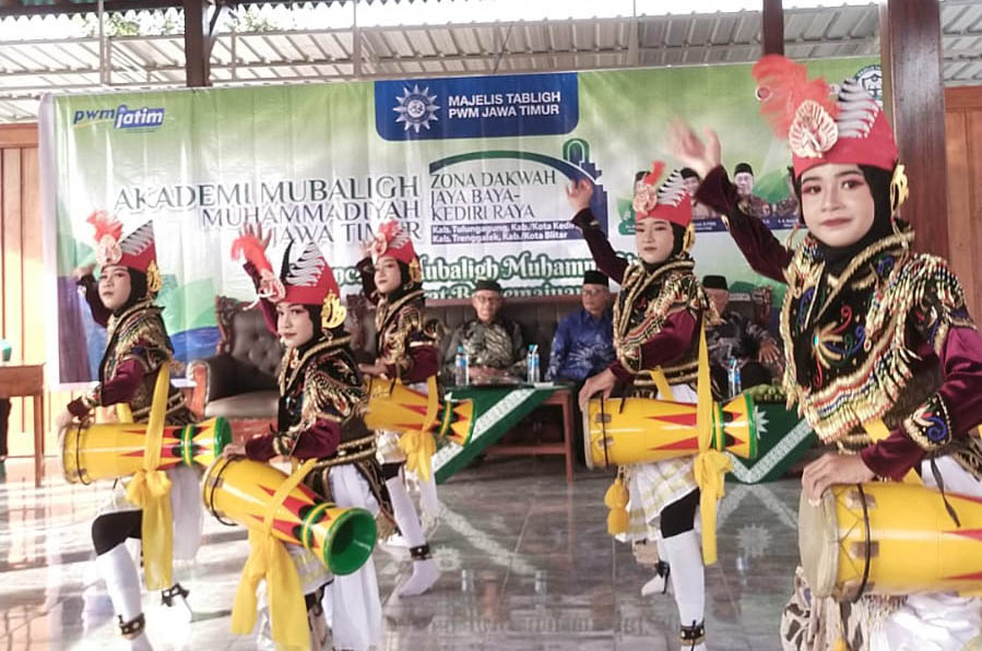Tarian Siswa SD Muhammadiyah 1Tulungagung Meriahkan Pembukaan AMM Tahap III