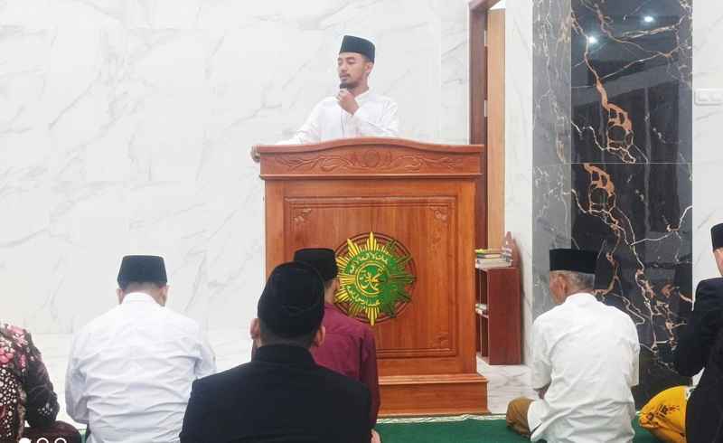 Salah seorang peserta AMM III memberikan kultum subuh. (nun)