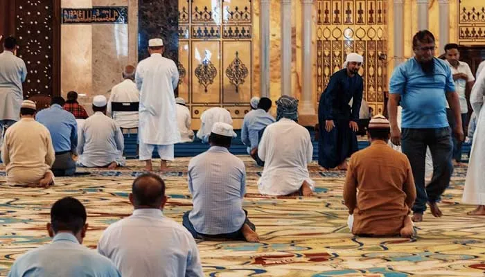 Apakah Makmum Masbuq Perlu Mengangkat Imam Baru?