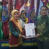 Dr. Laily Irfana, Sp.S. Resmi Jabat Dekan FK UMSURA
