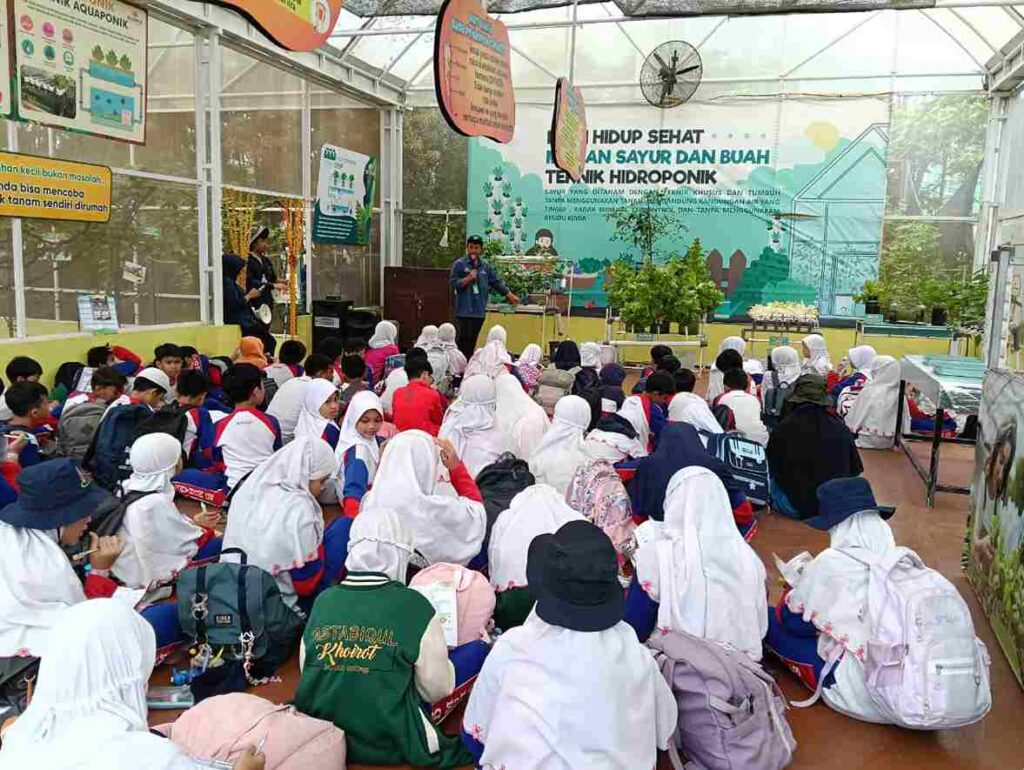 Murid SDM Limas Eksplorasi Keanekaragaman Hayati di Batu Love Garden