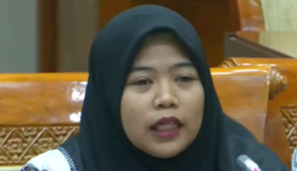 Triwulan Sari saat mengadu ke DPR RI. (ist)