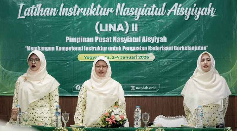 Ariati Dina (tengah), dalam acara Latihan Instruktur Nasyiatul Aisyiyah. (ist)