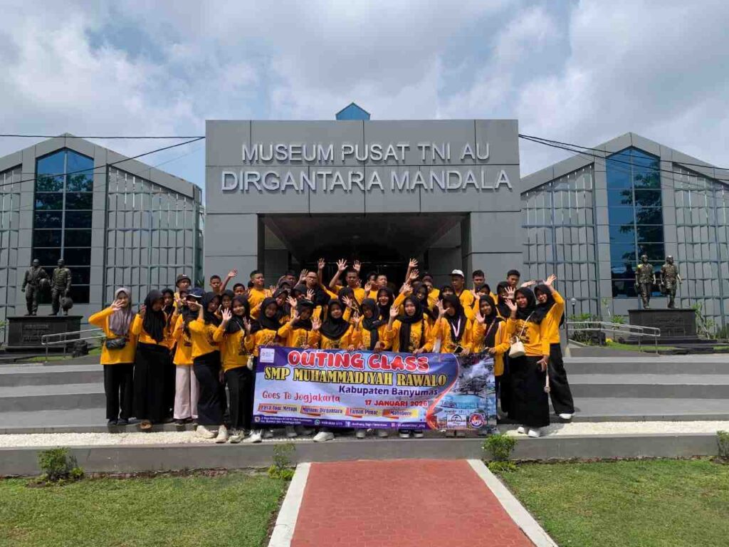 SMP MUHAMRA Banyumas Tanamkan Cinta Tanah Air lewat Outing Class Edukatif di Yogyakarta
