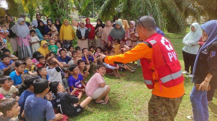 Anak-anak penyintas bencana Sumatra menjalani trauma healing. (ist)