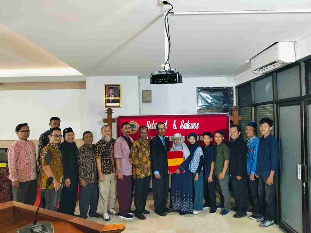 Tapak Suci Cabang 128 Sambikerep Hadiri Sidang Promosi Doktor Pendekar Yusuf Wibisono