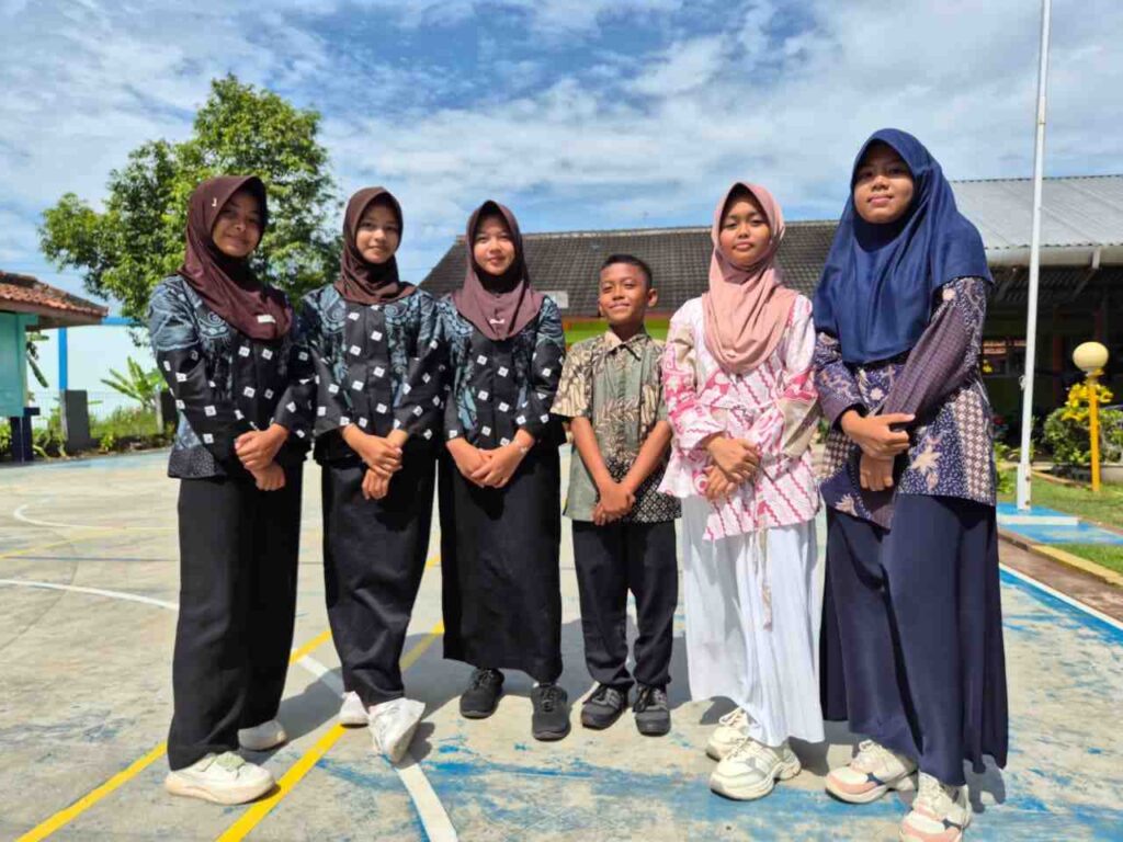 Islam Berkemajuan di Ruang Kelas: Makna Batik Bebas Setiap Rabu di SMP Muhapuja