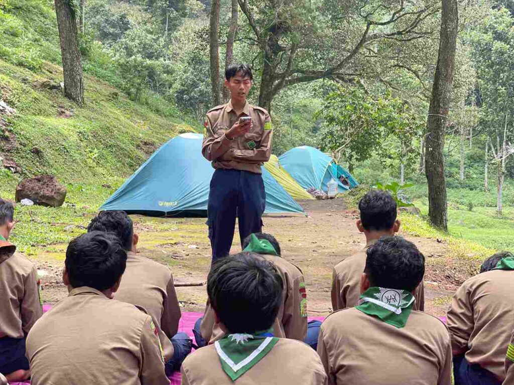 Diva Angga Permana Sampaikan Pesan Tauhid dan Kepedulian Sosial dalam Diklat Dewan Kerabat SMA Fourmula
