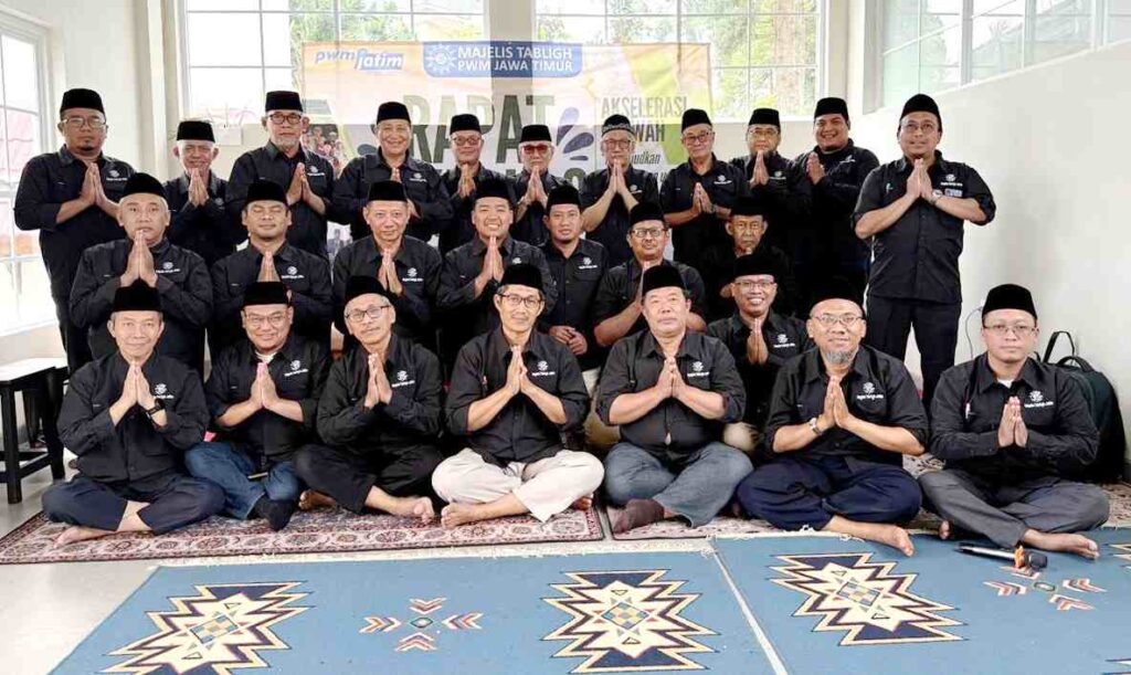 Pimpinan dan anggota MT PWM Jatim usai pelaksanaan Raker,