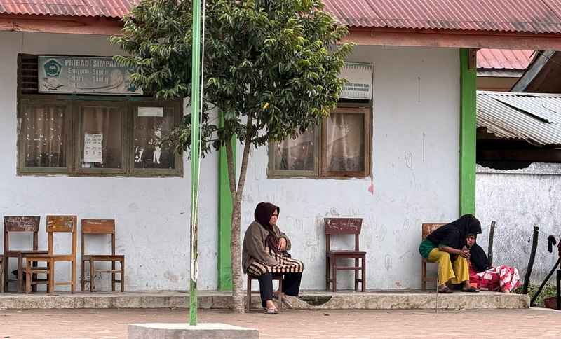 Salah satu madrasah di Aceh Tengah masih jadi tempat berlindung pengungsi. (ist)