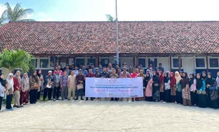 Para guru peserta pelatihan dan para dosen UMM. (ist)