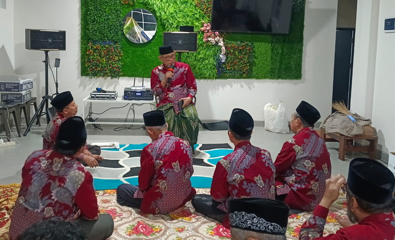 Nadjih Ihsan saat memberikan tausiyah.