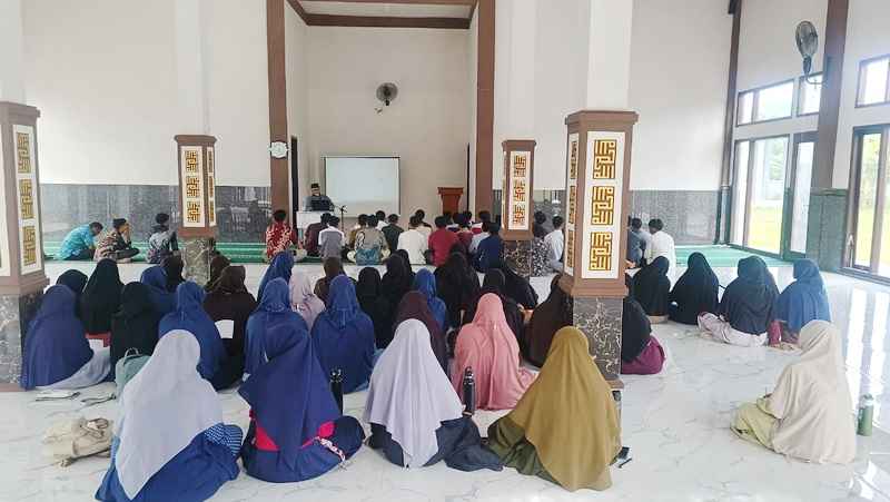 Para peserta belajar bahasa arab metede ALAM. (ist)