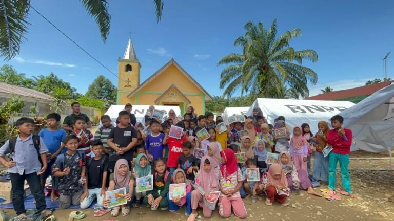 Anak-anak penyintas bencana sudah mulai tersenyum. (ist)
