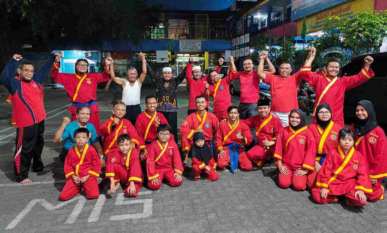 Latihan perdana tapak suci yang diinisiasi PCM Wiyung. (ist)