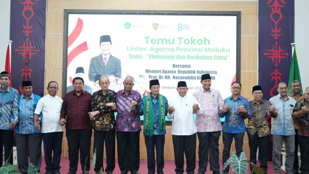 Menag bersama para tokoh lintas agama Maluku. (ist)