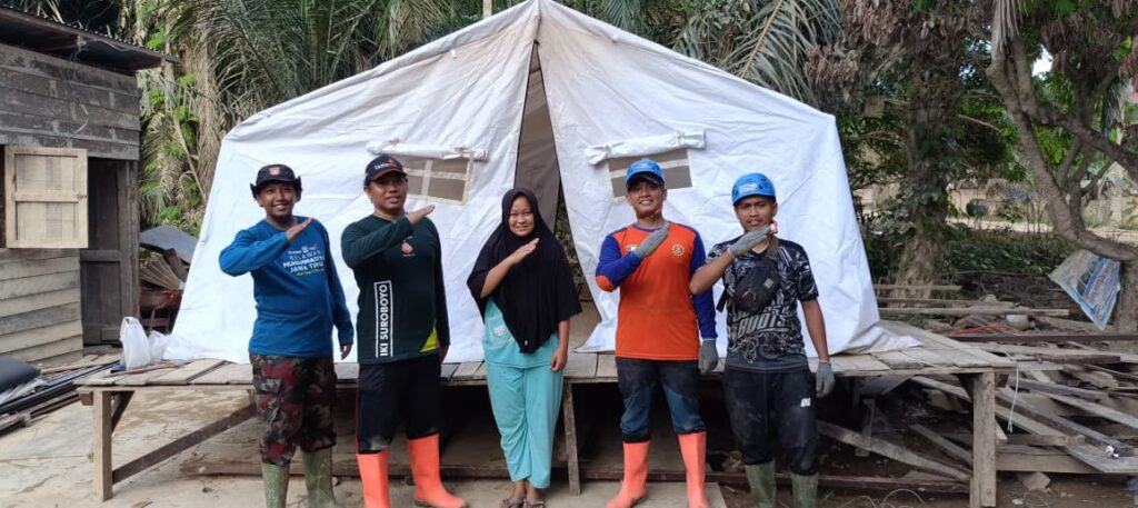 Tenda Panggung: Ikhtiar Relawan Muhammadiyah Jawa Timur Lindungi Penyintas di Aceh Tamiang