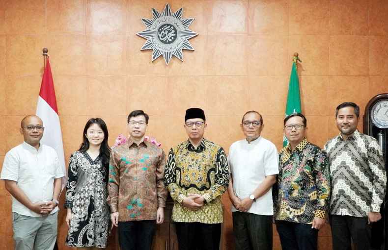 Pengurus PP Muhammadiyah bersama perwakilan Konjen Tiongkok.(ist)