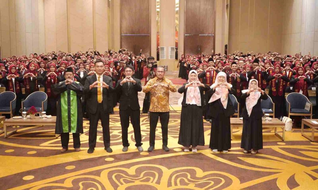 Mahasiswa yang resmi dikukuhkan profesi guru. (ist)