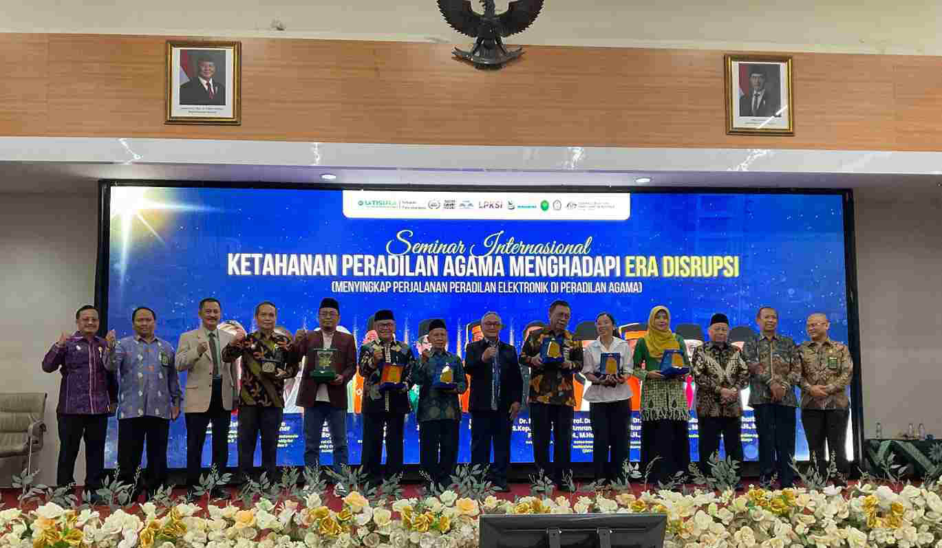 Rektor UMSURA, Dr. Mudakir M.Kep ok