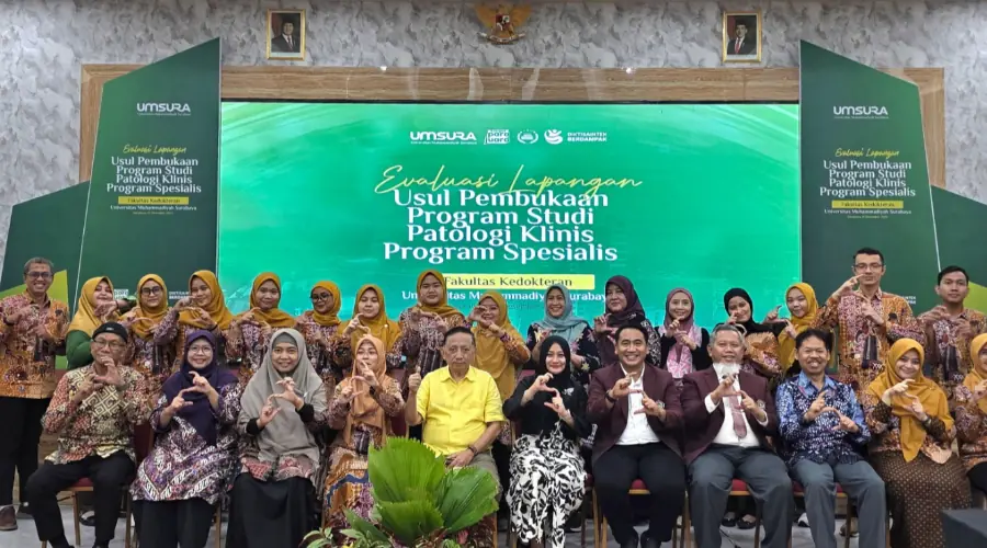 Keluarga Besar FK UMSURA siap membuka prodi baru.