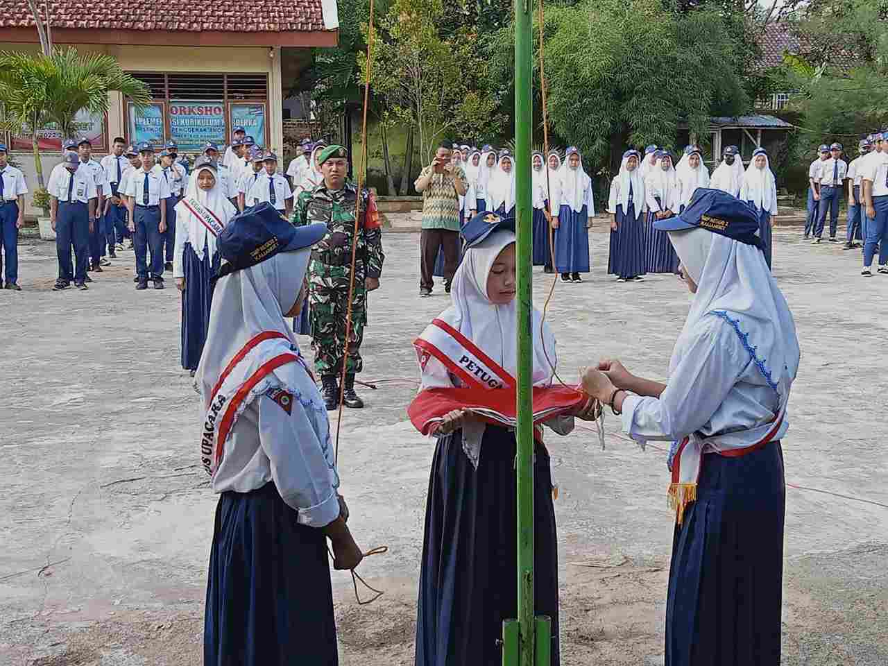 Upacara Bendera di Sekolah dan Teks Ikrar Pelajar Indonesia