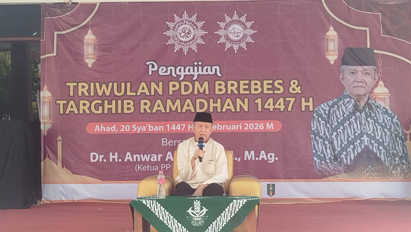 Ribuan jamaah mengikuti Tabligh Akbar Triwulan PDM Brebes di Halaman Masjid Al-Azhar PRM Sawojajar, PCM Wanasari, Ahad (8/2/2026)