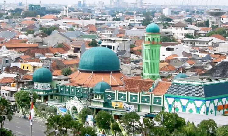 Bangunan Masjid Kemayoran Surabaya saat ini dilihat dari atas.