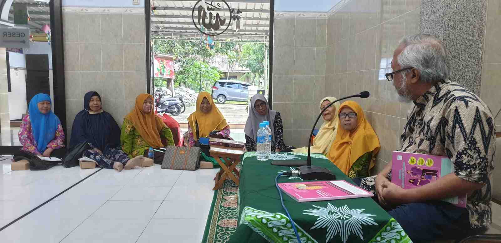 Pengajian Rutin PRA Lontar Bahas Kesehatan Usia Tua dan Kehamilan
