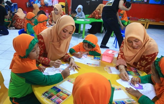 Guru RA yang masih belum banyak diapresiasi oleh negara. (ist)