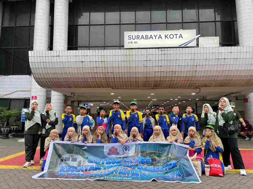 Tanamkan Kemandirian, SD Muhammadiyah 14 Surabaya Gelar Edukasi Naik Transportasi Publik dan Outbound