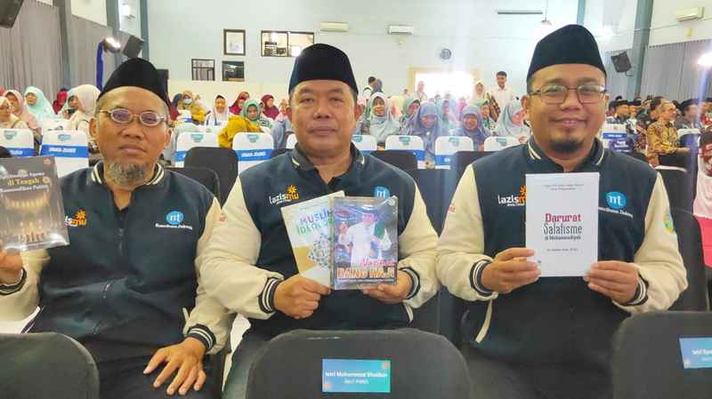 Slamet Muliono Redjosari, Hairul Warizin, Solikhul Huda.