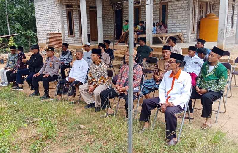 Para undangan acara penanaman bibit durian. (ist)