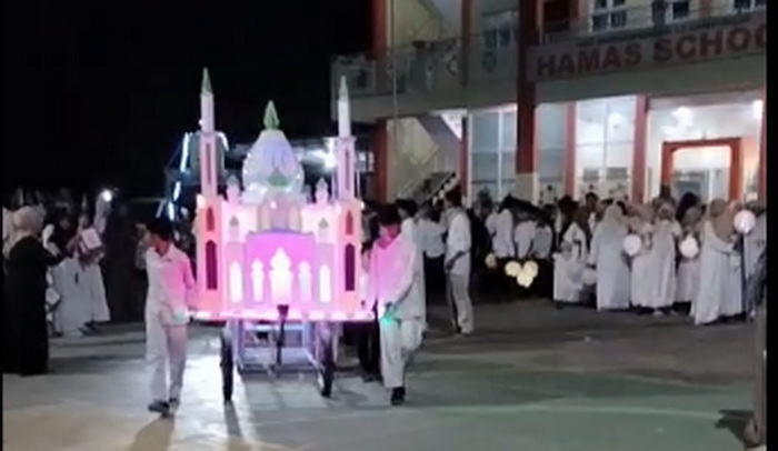 Replika masjid karya siswa Hamas School.