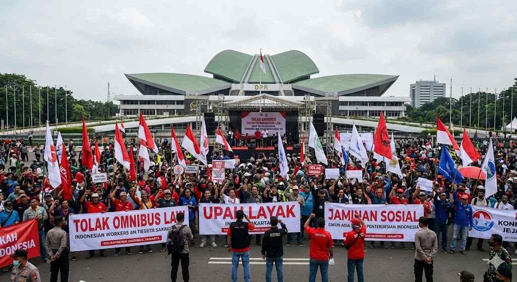 Suara Langit Dalam Aksi Bumi: Demonstrasi sebagai Ibadah