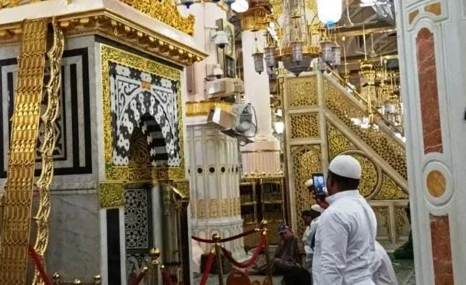 Ketika Rasulullah Naik ke Mimbar demi Putrinya