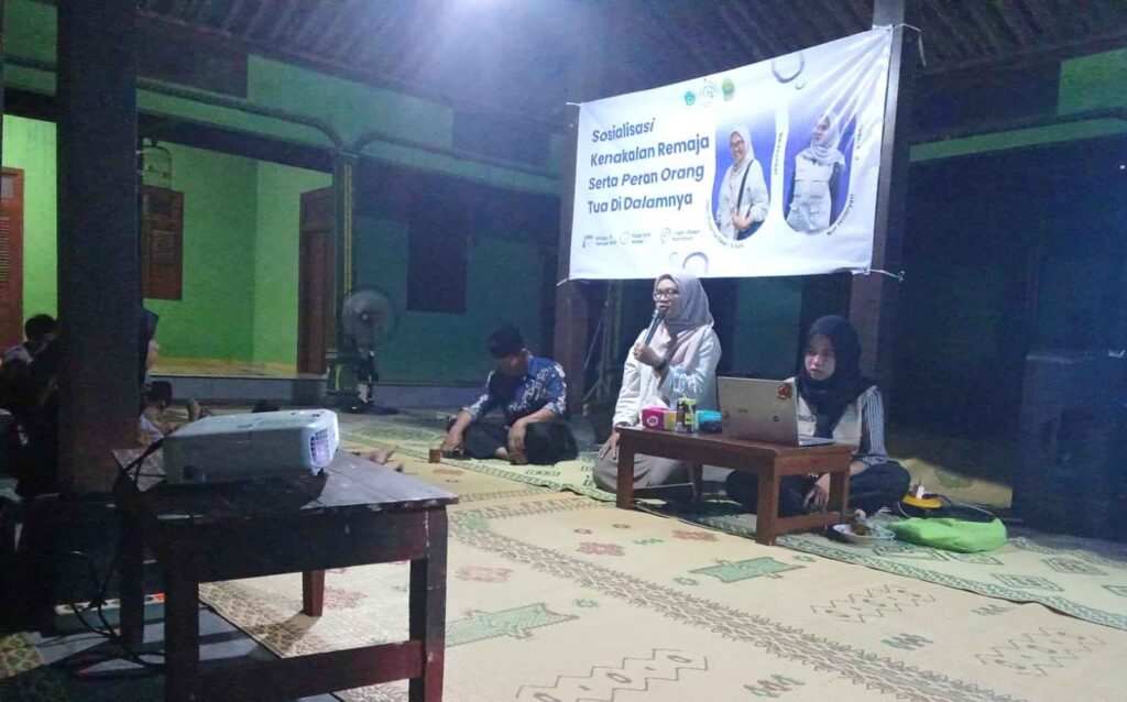 Mengubah Dusun Ngampon: KKN UCY Kelompok 13 Beraksi Melawan Kenakalan Remaja