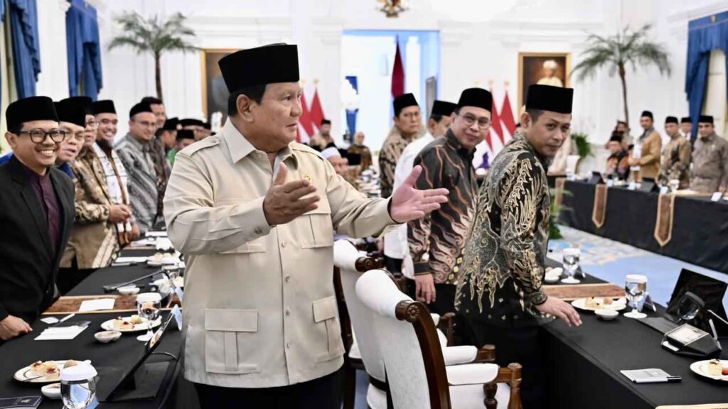 Presiden Prabowo Subianto bertemu 16 ormas Islam, tokoh Islam, hingga pimpinan pondok pesantren sejumlah daerah di Istana Merdeka Jakarta, Selasa (2/3/2026). (Sekretariat Presiden)