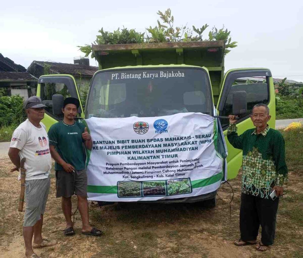 Muhammadiyah Dorong Kemandirian Petani, 4.000 Bibit Buah Diserahkan di Sangkulirang