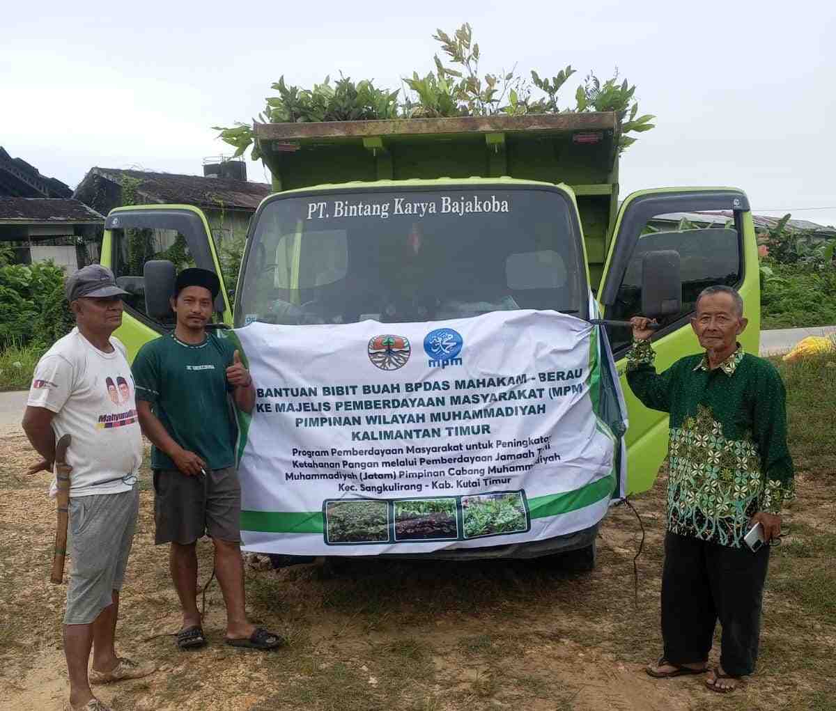 Muhammadiyah Dorong Kemandirian Petani, 4.000 Bibit Buah Diserahkan di Sangkulirang