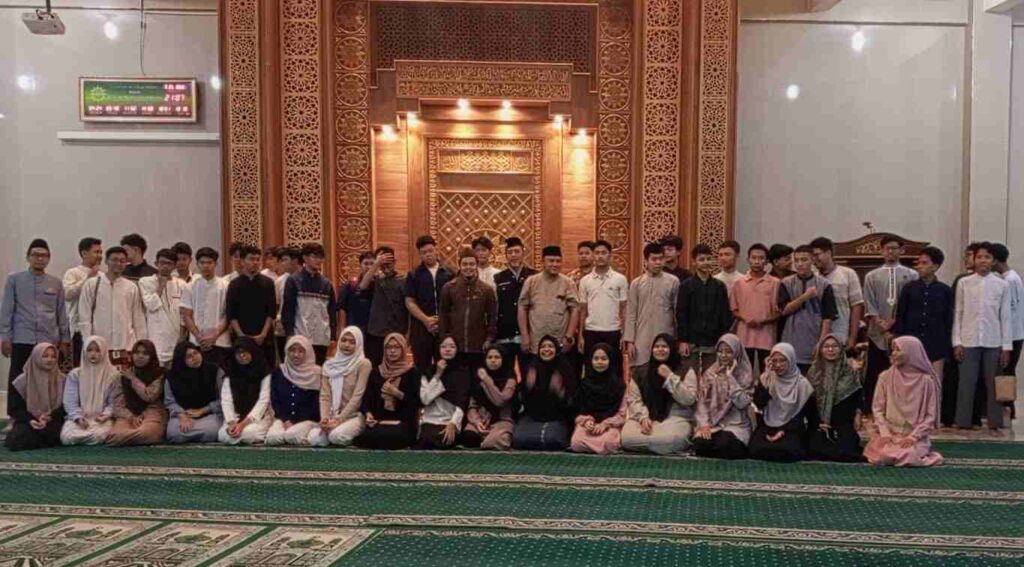 Tarawih Bersama, Siswa Muhammadiyah Surakarta Perkuat AIK