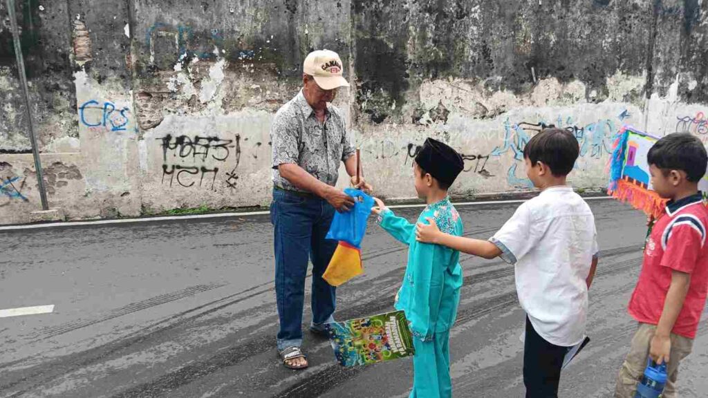 SD Muhammadiyah 24 Gajahan Gelar Pawai Tarhib Ramadan, Siswa Bagikan Bingkisan