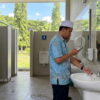 Ke Toilet Membawa HP yang Terinstall Al-Qur’an, Bolehkah?