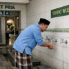 Datang ke Masjid Hanya untuk Menumpang ke Toilet, Bolehkah?