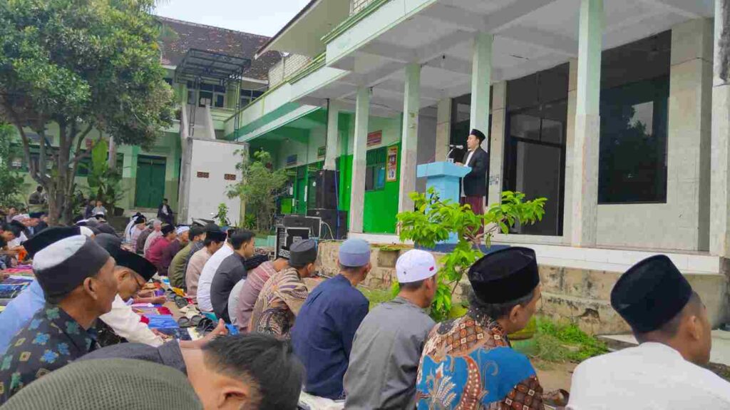 Warga Muhammadiyah Blimbing Paciran Lamongan Gelar Salat Idulfitri Penuh Khidmat