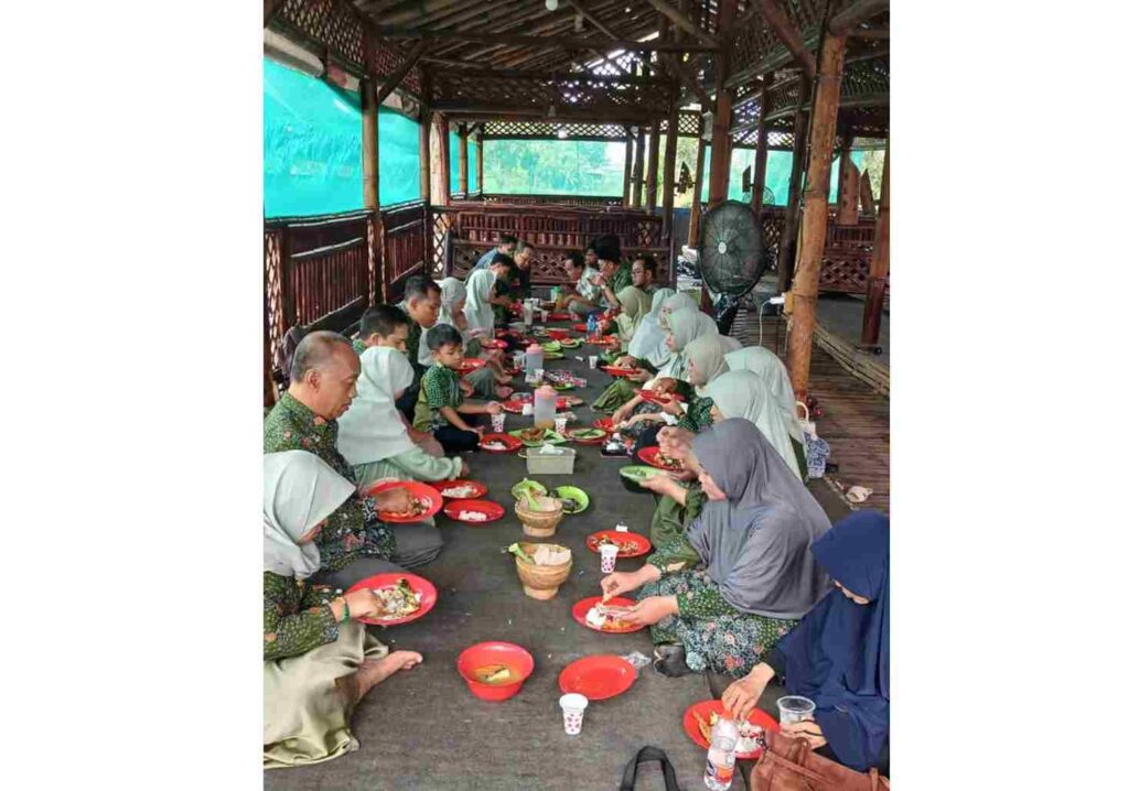 Kebersamaan Hangat Keluarga Rektor Umsida Warnai Akhir Pekan di Sidoarjo