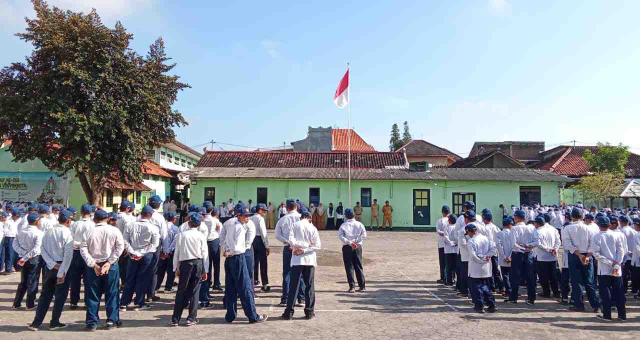 Refleksi Tarbiyah Ramadan, Keluarga Besar SMP Muhammadiyah 15 Boarding School Surabaya Saling Memaafkan